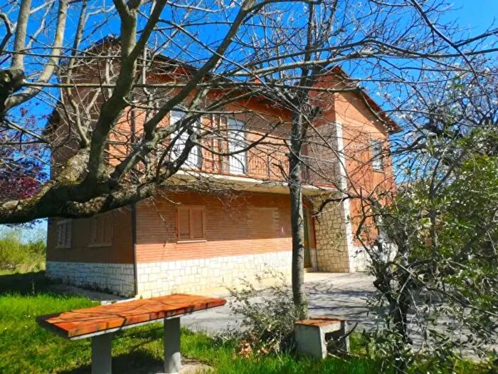 Casa con 6 locali in vendita in San Ginesio