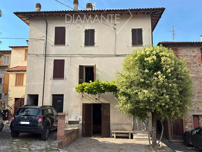 Casa con 5 locali in vendita in Castiglione Del Lago