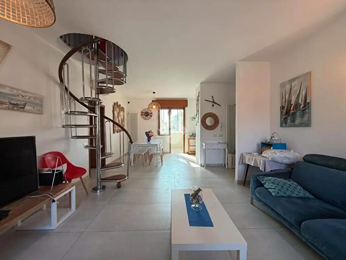 Appartamento trilocale in affitto in Via Zara, Cesenatico