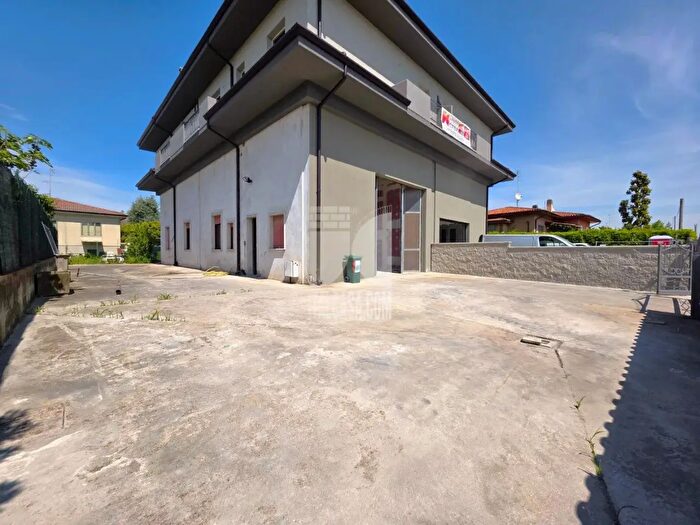 Appartamento quadrilocale in vendita in Via Pisacane, Curtatone