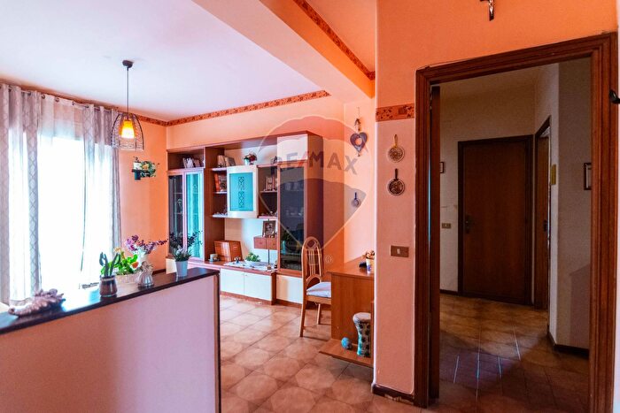 Appartamento trilocale in vendita in Via Palermo, Catania