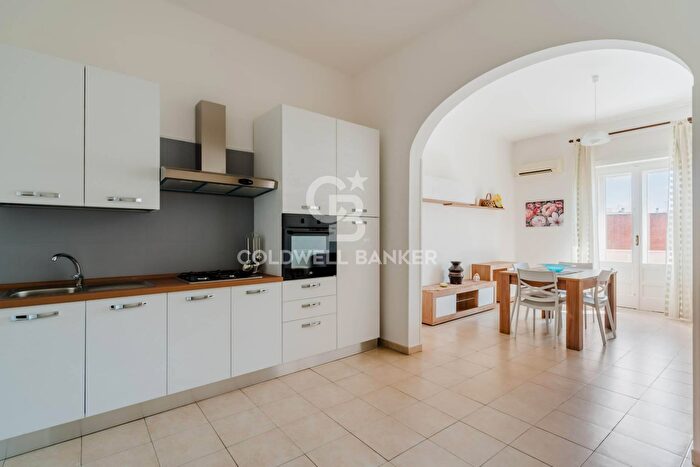 Appartamento con 8 locali in vendita in Via Regina Margherita, Taviano