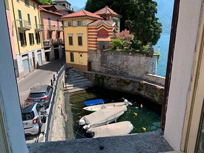 Appartamento bilocale in affitto in Via Regina, Centro, Carate Urio