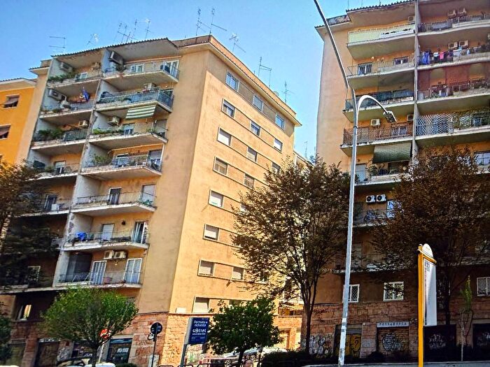 Appartamento trilocale in affitto in Via Zanzur, Africano Villa Chigi, Roma