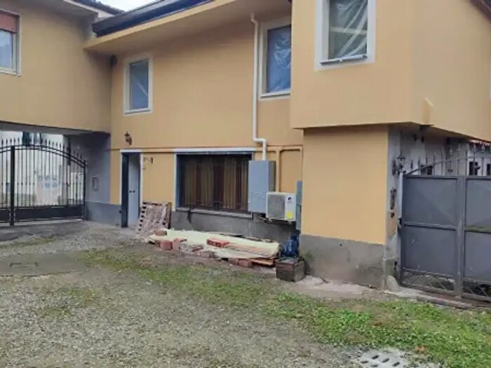 Appartamento bilocale in vendita in Via per Gattedo, Carugo