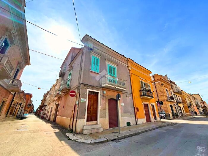 Casa quadrilocale in vendita in Via Alessandro Minuziano, San Severo