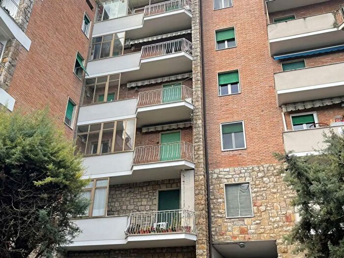 Appartamento quadrilocale in vendita in Via Maitani, Perugia