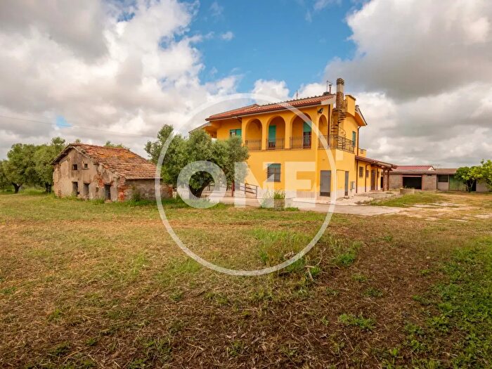 Casa con 10 locali in vendita in Via della Pescarella, Ardea