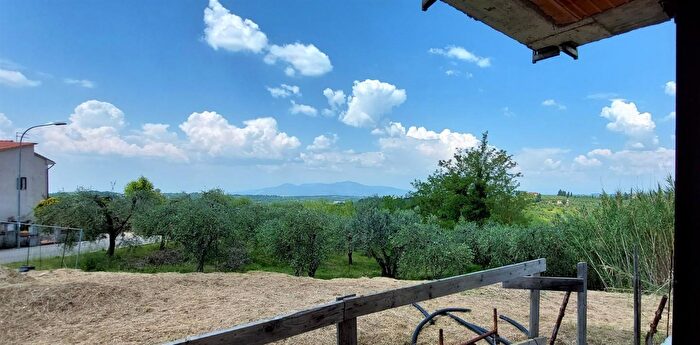 Casa con 7 locali in vendita in Terricciola