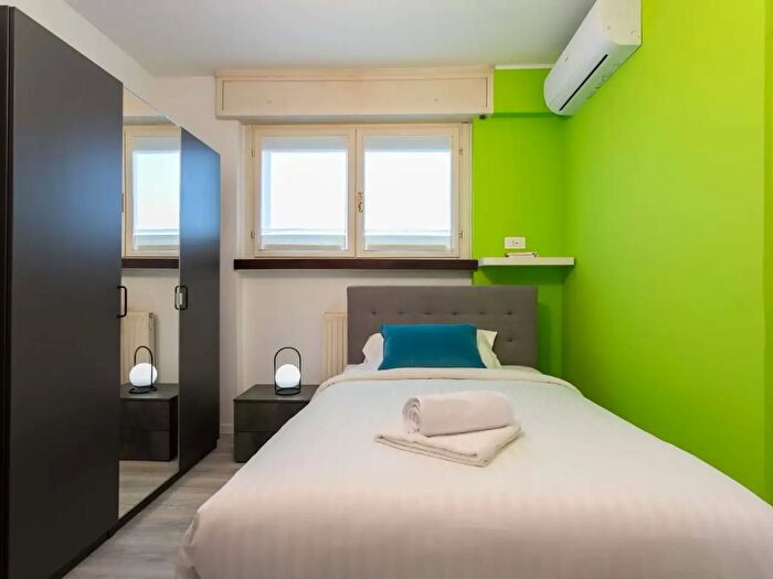 Appartamento in affitto in Via Franco Russoli, Milano