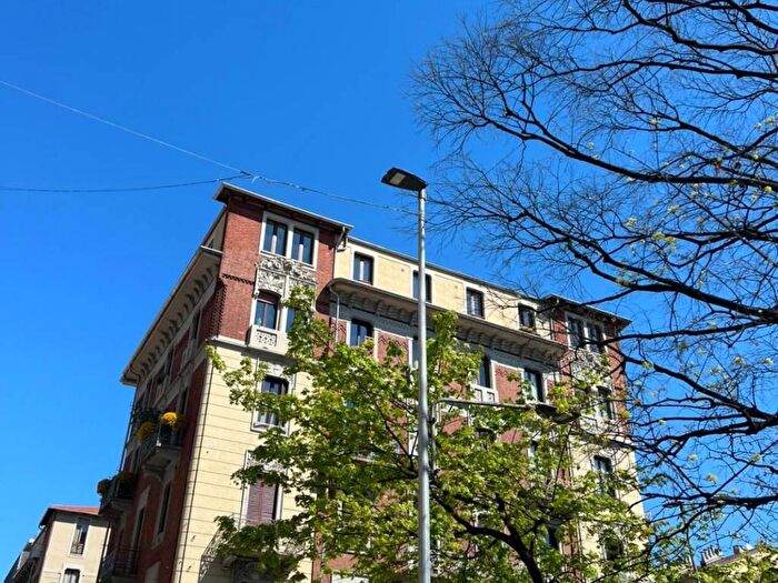 Appartamento trilocale in affitto in Via Madama Cristina, San Salvario Dante, Torino