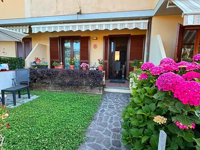 Casa con 5 locali in vendita in Vecchiano