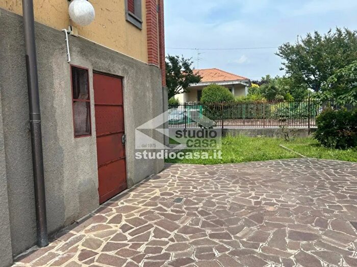 Appartamento trilocale in vendita in Via Adua, Verdello