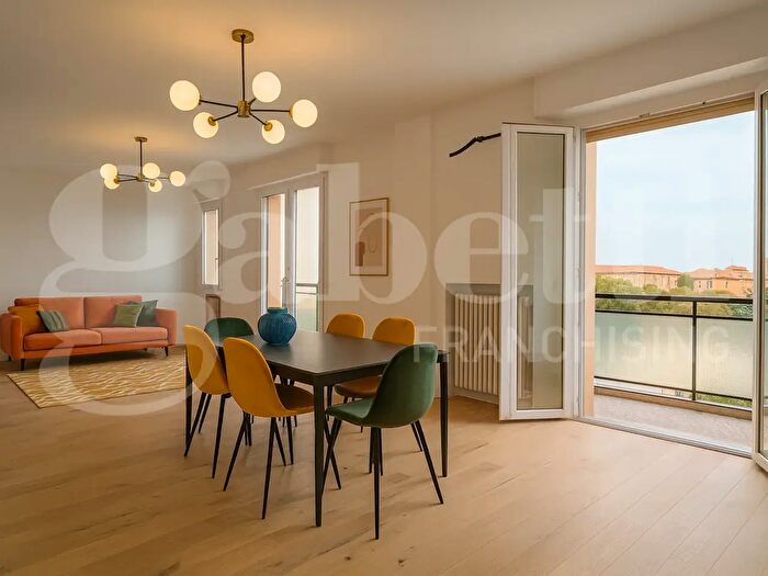 Appartamento con 5 locali in vendita in Trento E Trieste, Modena