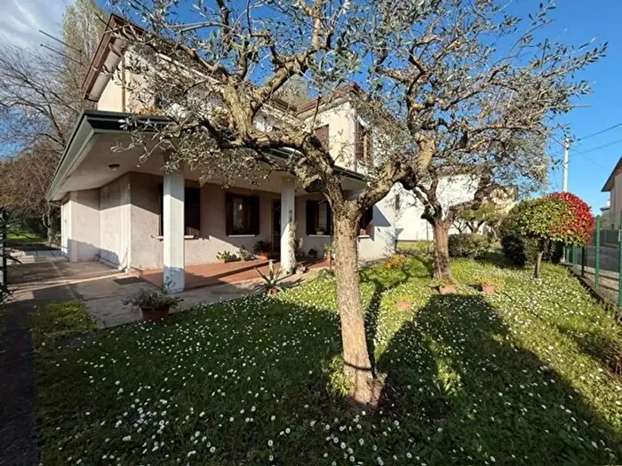 Casa quadrilocale in vendita in Via Roma, Albignasego