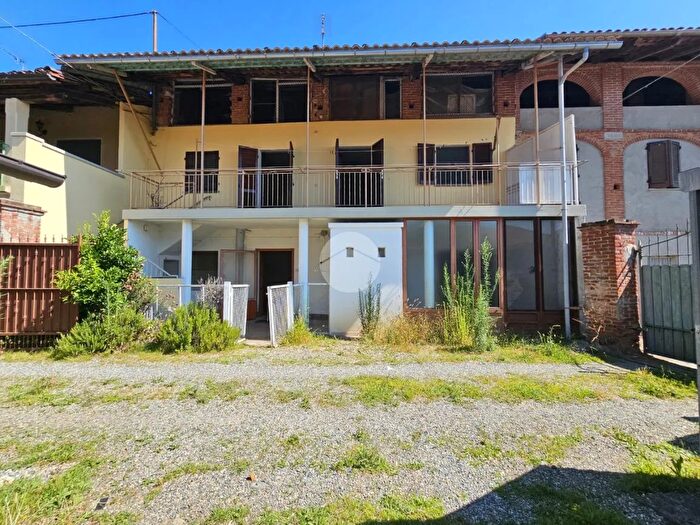 Casa con 7 locali in vendita in Vicolo Albana, Orio Canavese