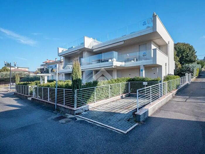 Appartamento trilocale in vendita in Via Galvani, Bardolino