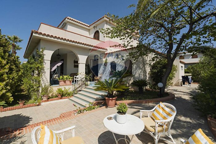 Casa con 10 locali in vendita in Modica