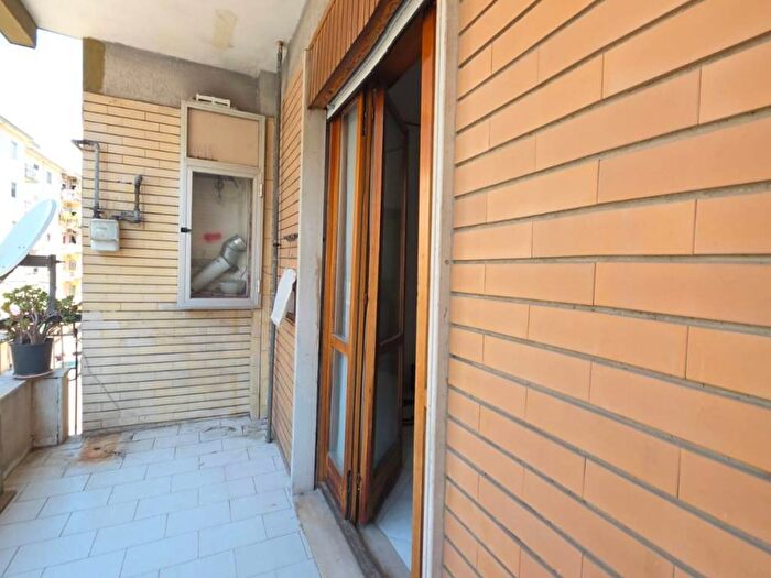 Appartamento trilocale in affitto in Via Roberto Murolo, Fuorigrotta, Napoli