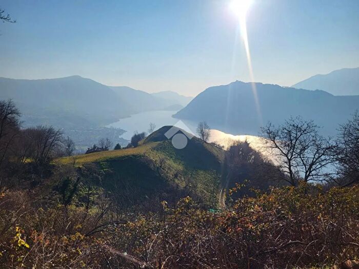 Casa monolocale in vendita in Via Matteotti, Sale Marasino