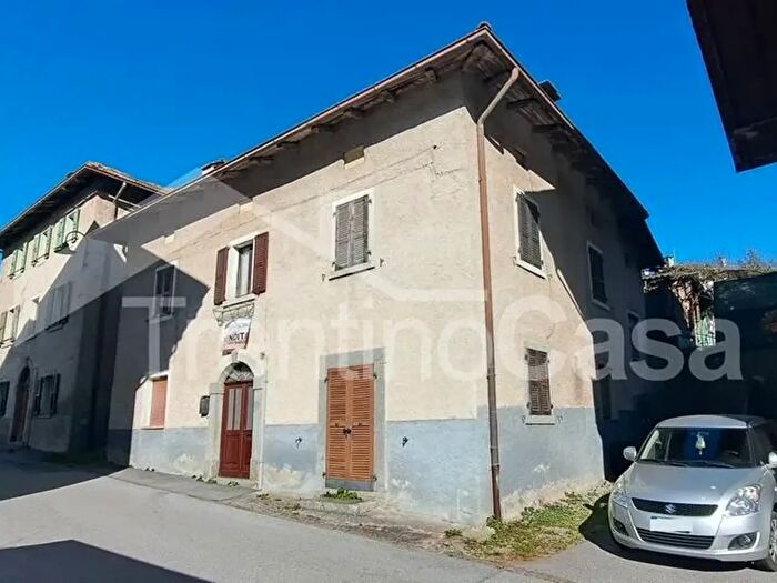 Casa con 10 locali in vendita in Via Indipendenza, Sella Giudicarie