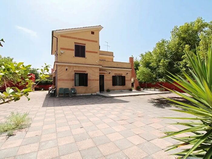 Casa con 7 locali in vendita in Via delle Rose, Ardea
