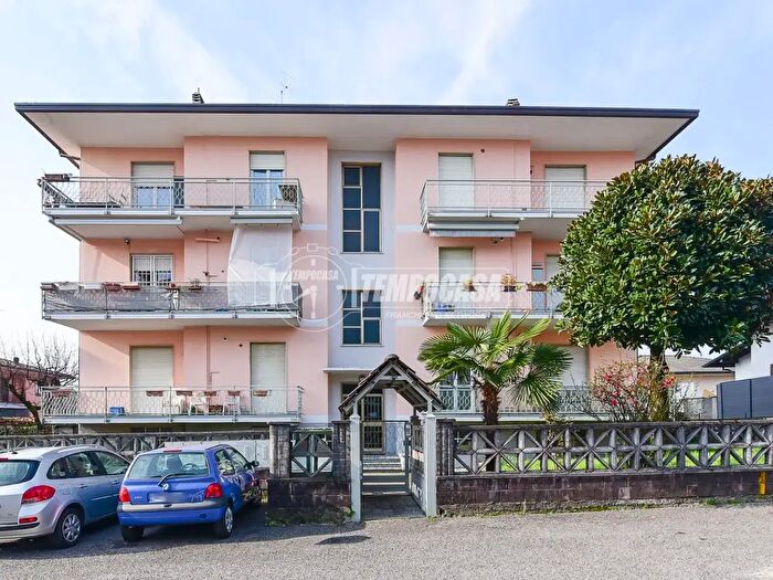 Appartamento trilocale in vendita in Via Andrea Palladio, Cantu