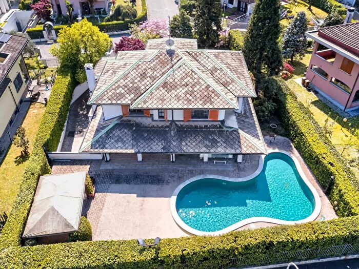 Casa con 7 locali in vendita in Via Don Luigi Sturzo, Rho