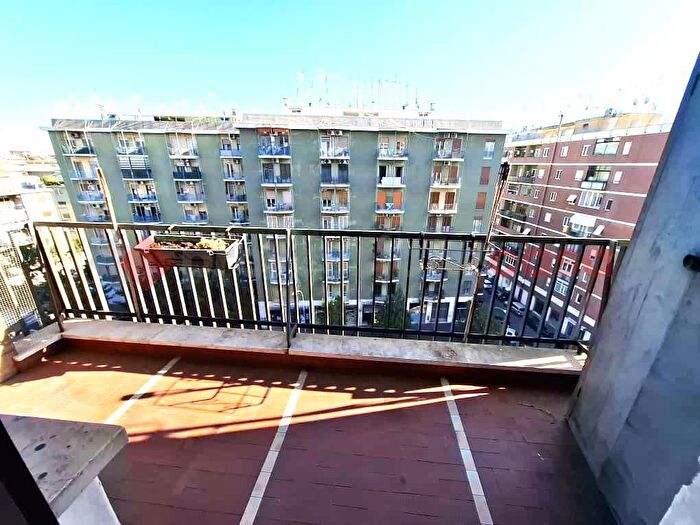 Appartamento trilocale in vendita in Via Luchino dal Verme, Roma