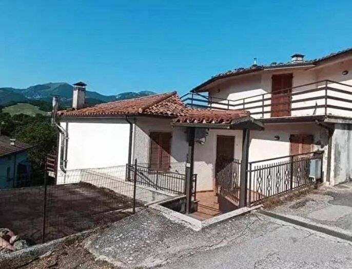Casa con 6 locali in vendita in Via Torricella, Serra SantAbbondio
