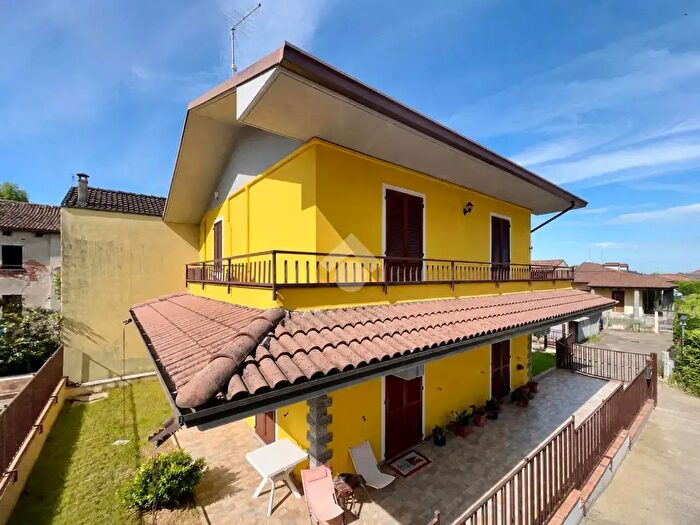 Casa quadrilocale in vendita in Via Emilia, Broni