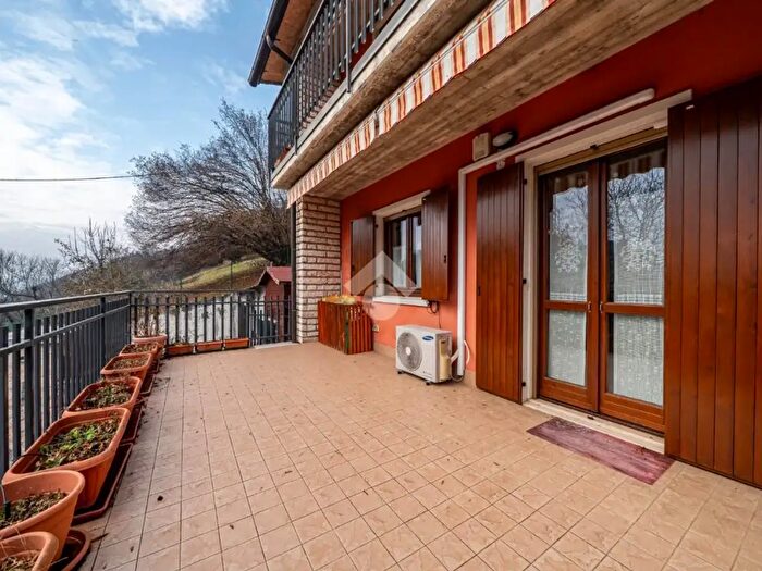 Appartamento trilocale in vendita in Via Leonardo da Vinci, Rovere Veronese