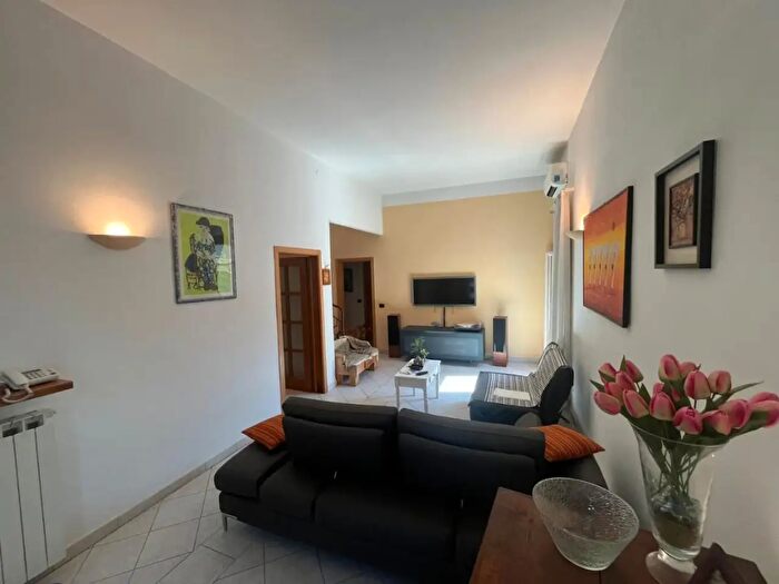 Casa con 6 locali in vendita in Agliana