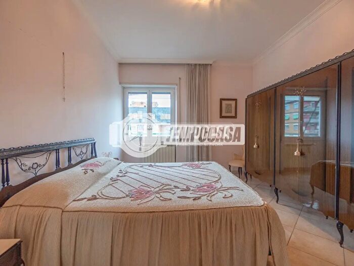Appartamento trilocale in vendita in Via Roberto Malatesta, Roma