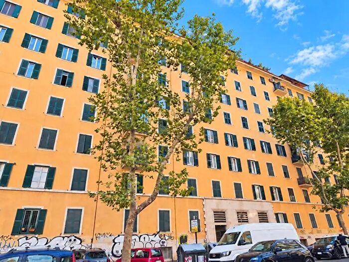 Appartamento quadrilocale in vendita in Via Oderisi da Gubbio, Roma
