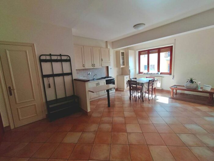 Appartamento trilocale in affitto in VIA COSTA BATOCCHI, Centro, Marino