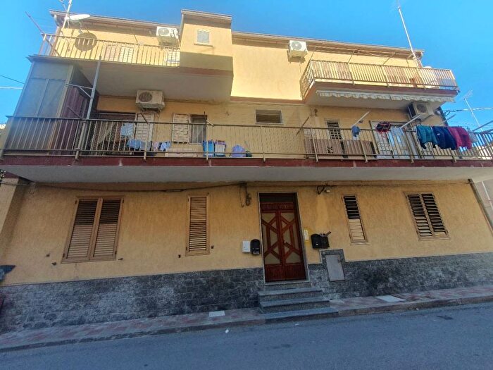 Appartamento bilocale in affitto in Via Oratorio, Bova Marina