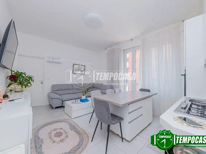 Appartamento trilocale in vendita in Via degli Orti, Pero