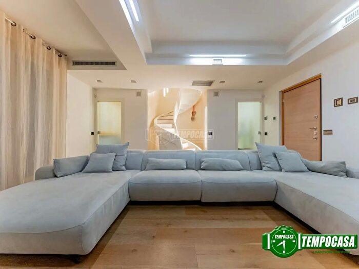 Appartamento quadrilocale in vendita in Via Torino, Bareggio