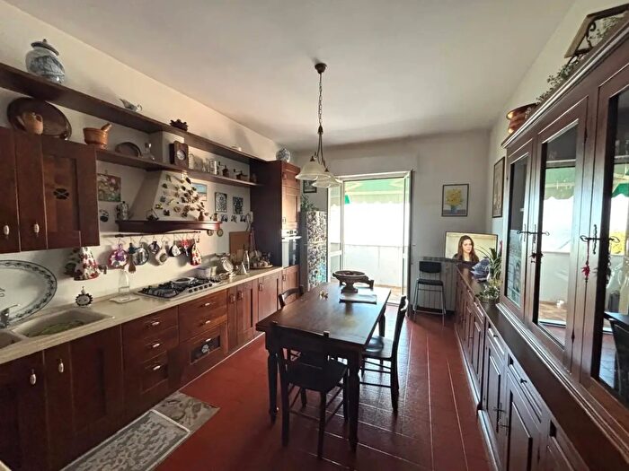 Appartamento trilocale in vendita in Via Nostra Signora del Monte, Savona