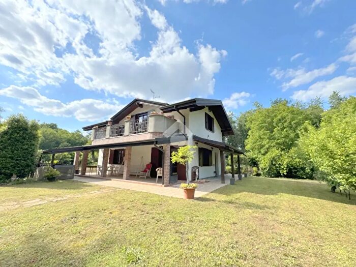 Casa con 5 locali in vendita in Via delle Campagnole, Fagnano Olona