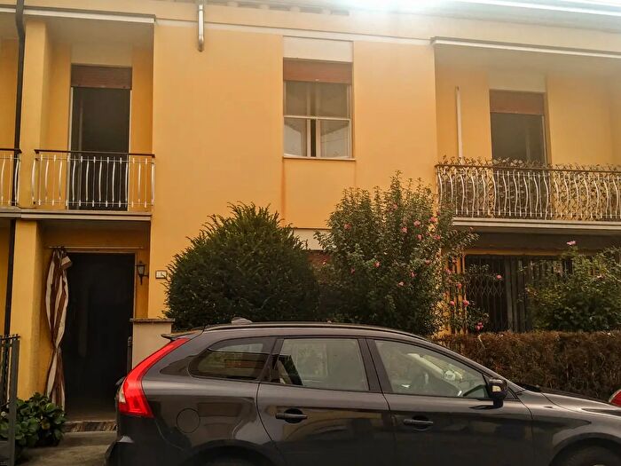 Casa con 5 locali in vendita in Via Alessandro Manzoni, Guastalla