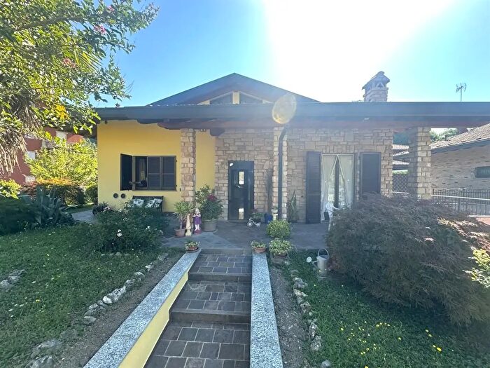 Casa con 5 locali in vendita in Via Colombera di Sotto, Cisano Bergamasco