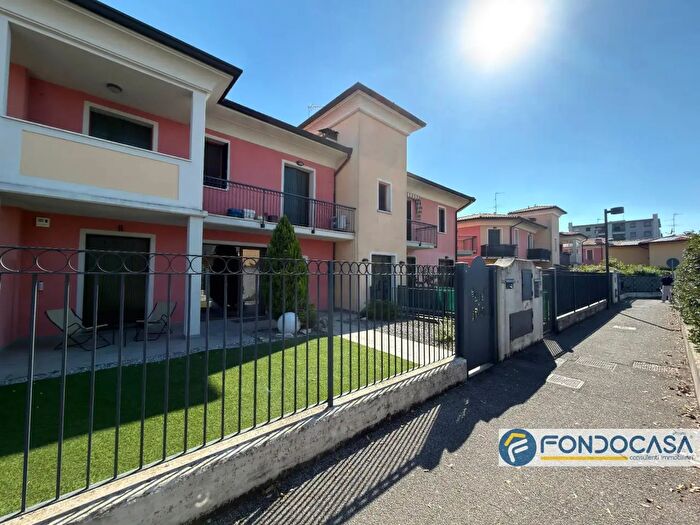 Appartamento trilocale in vendita in Via Togliatti, Chiari