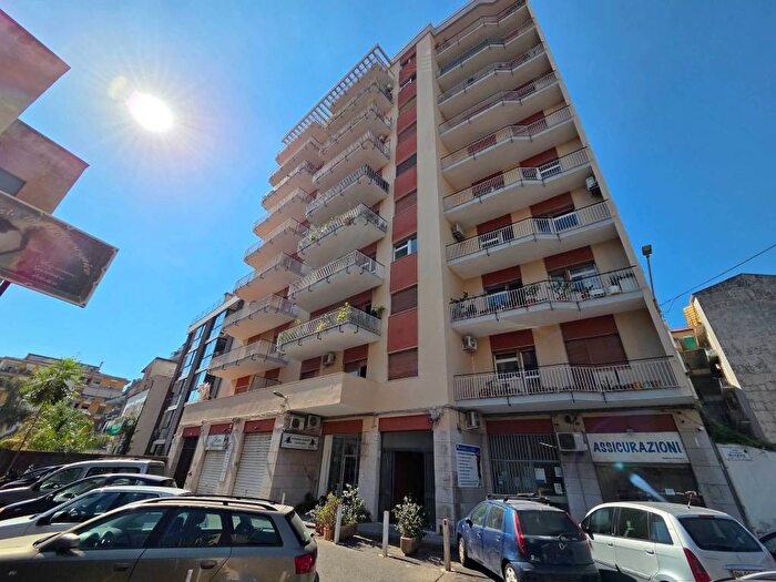 Appartamento con 5 locali in affitto in Largo Carmelo Mendola, Borgo, Catania