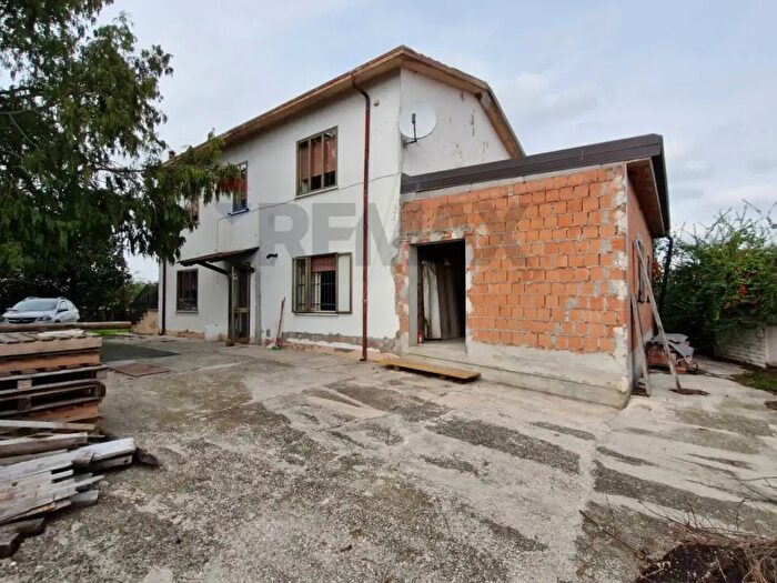 Casa con 12 locali in vendita in Via Cavetto di Mezzo, Castelnovo Bariano