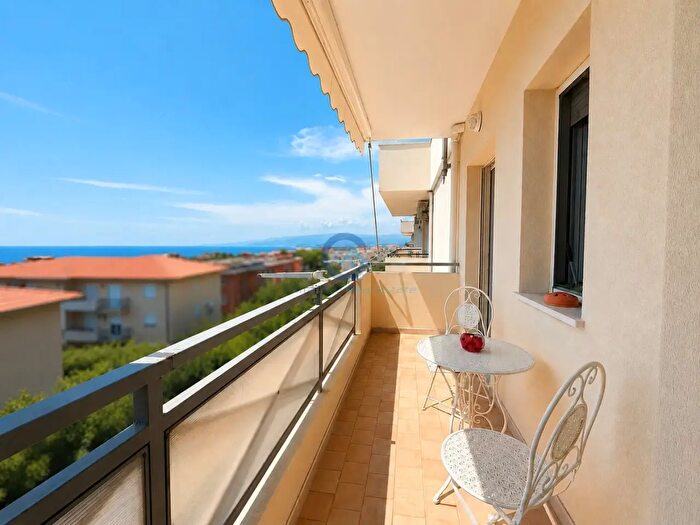 Appartamento quadrilocale in vendita in Via Eraclea d, Catanzaro