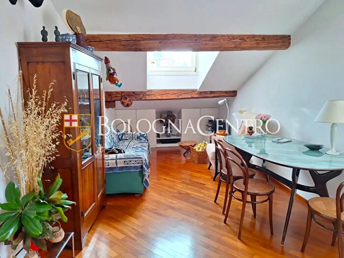 Appartamento monolocale in vendita in Via del Pratello, Bologna