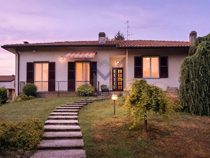 Casa quadrilocale in vendita in Sant'Ambrogio, Triuggio