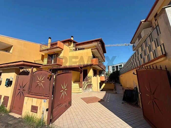 Casa con 6 locali in vendita in Via Federico II, Cesa